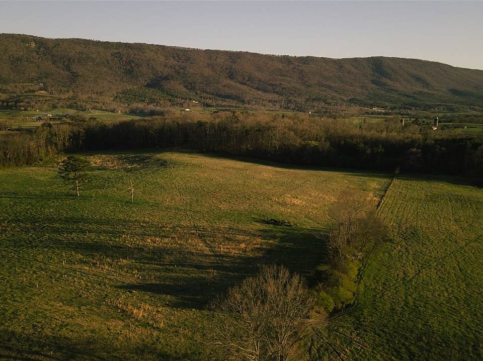 1st image of 909 County Rd