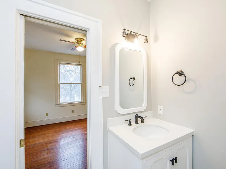 407 W 9th St #B — Photo 14