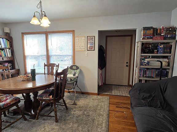 5th image of 813 Kenwood Ave