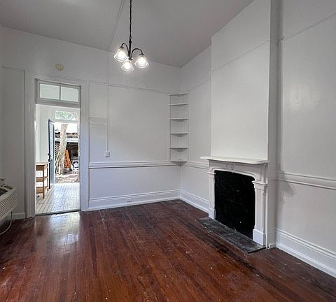 3rd image of 1918 1/2 Dauphine St