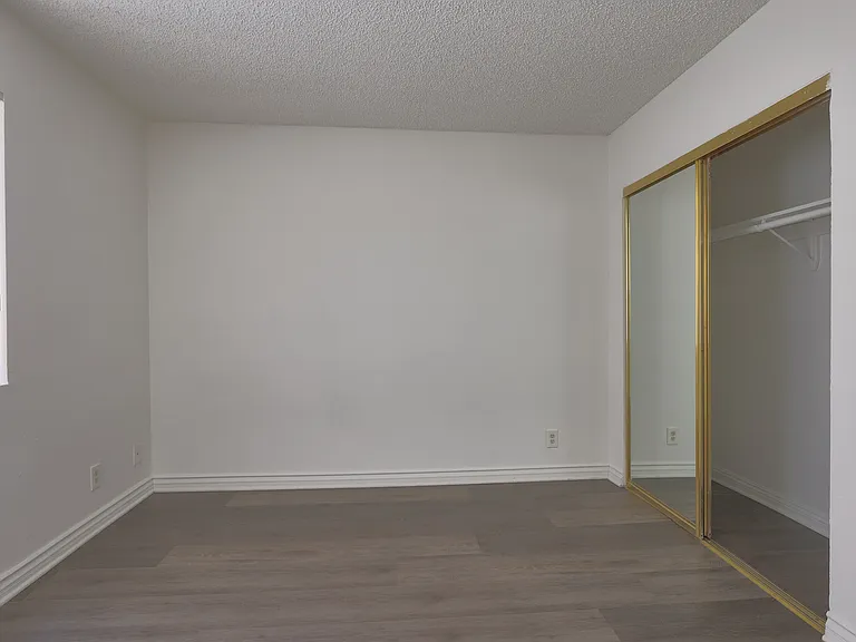 2839 Francis Ave — Photo 7
