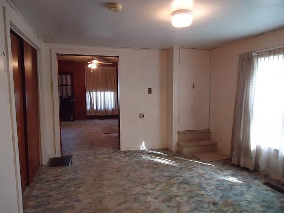 5th image of 408 S Walnut St