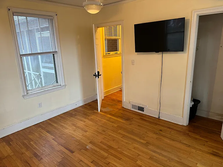 316 Howard St — Photo 3