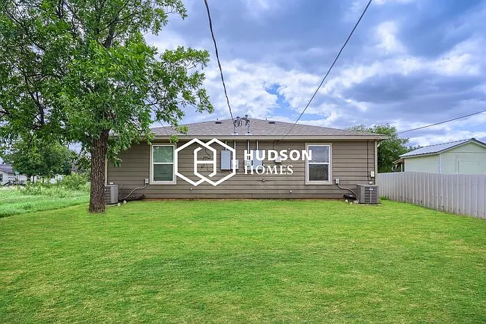 1389 Pecan St — Photo 12