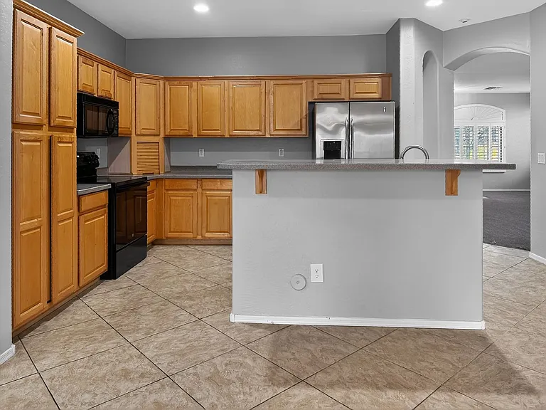 2421 W Ellis St — Photo 13