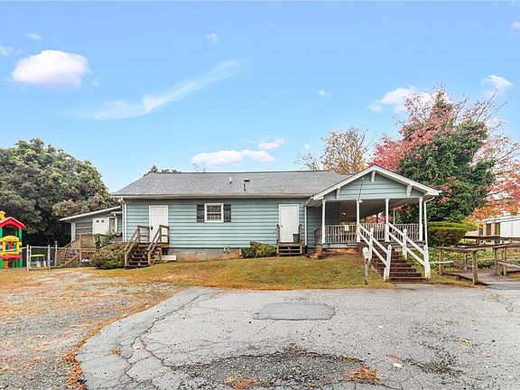 4th image of 3842 Country Club Rd