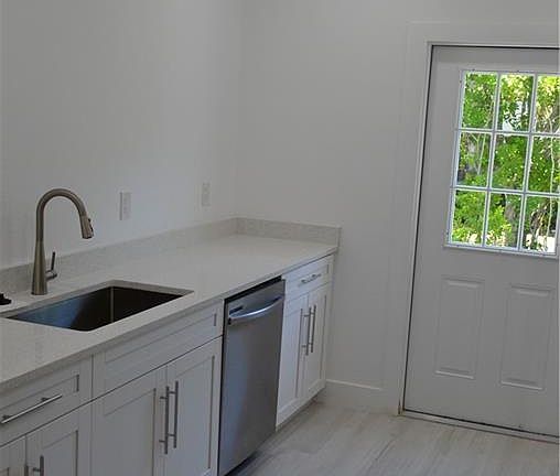 4th image of 4425 SW Santa Barbara Pl #103
