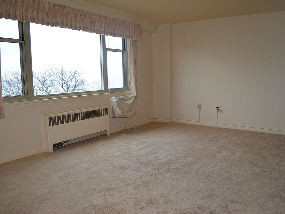 1st image of 11820 Edgewater Dr APT 310