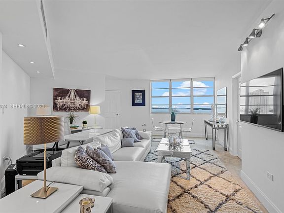 4th image of 905 Brickell Bay Dr APT 1830