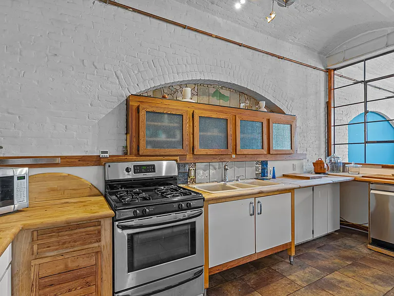 532 Kinsley Ave #205 — Photo 23