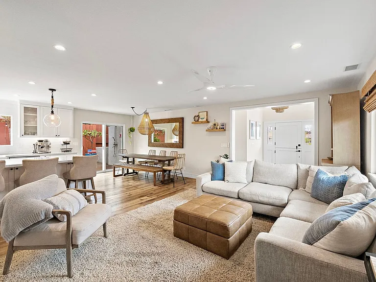 111 Avenida San Fernando — Photo 9