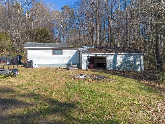 4th image of 926 Mauney Rd