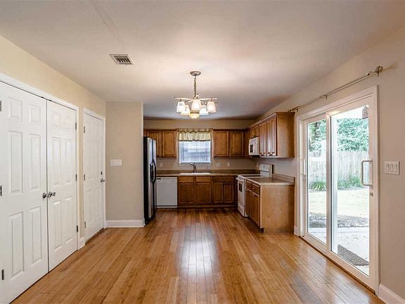 4th image of 914 Aurelias Pl