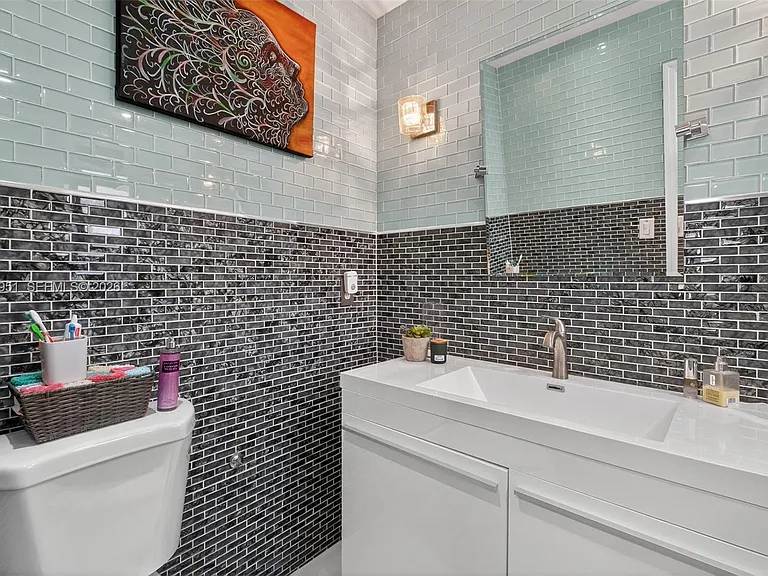 2431 SW 127th Ave — Photo 29