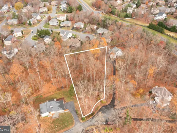 Lake Dr, Sterling, VA 20164