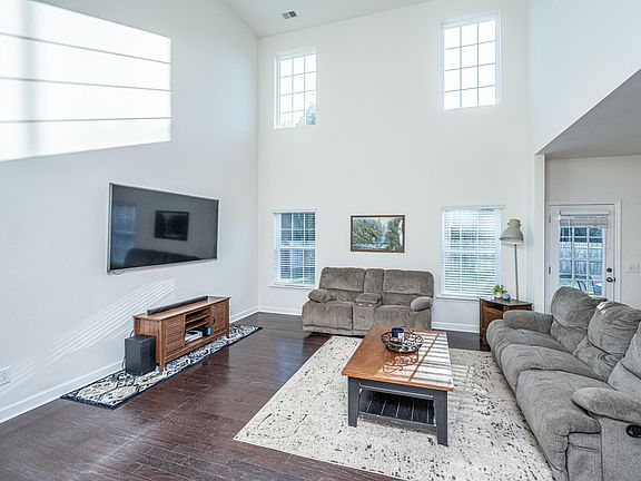 3rd image of 235 Maywood Dr