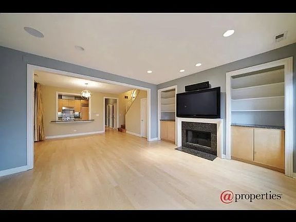2nd image of 1020 W Armitage Ave APT 3C