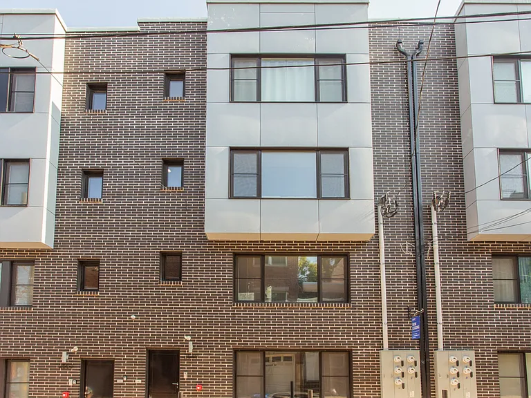 2545-47 Montrose St #AA — Photo 21
