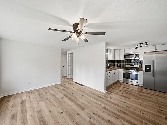 4th image of 207 Greenbrook Dr