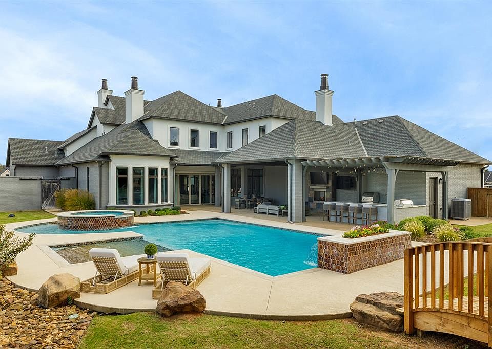 1st image of 5001 Water Oak Way