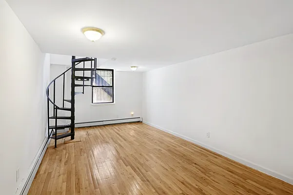 Rented by REZI | media 13