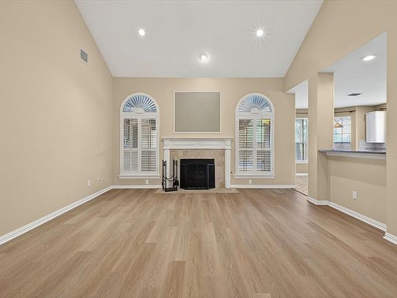 5th image of 402 Montclair Dr