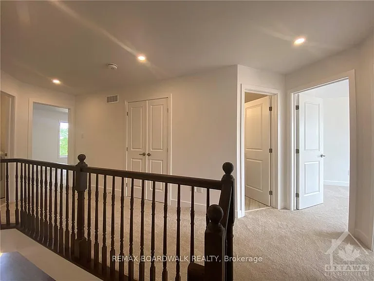 228 Bristol Cres — Photo 10