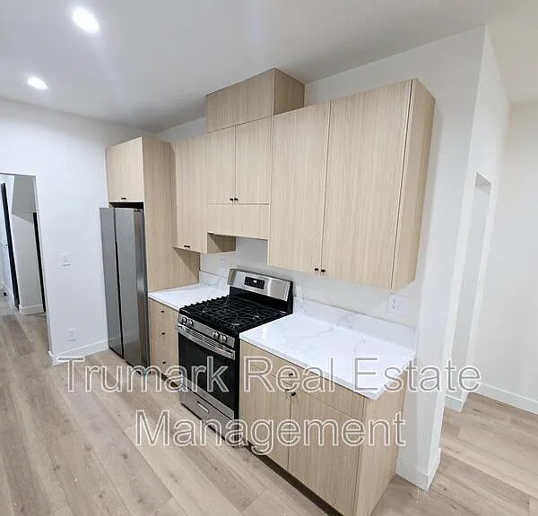 609 E Garfield Ave — Photo 2