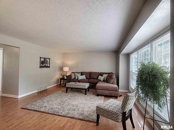 4th image of 3851 26th Ave