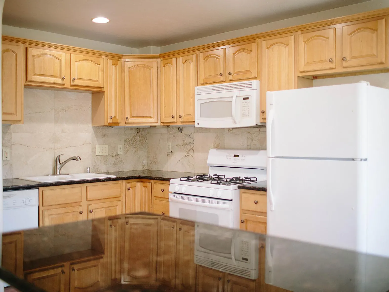 2 bed, 1200 sqft, $3,580 — Photo 2