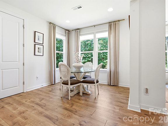5th image of 15611 Walnut Hill Dr