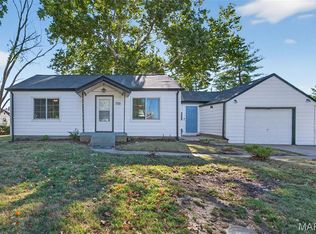 7110 Willow Ln, Hazelwood, MO 63042