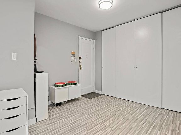 3rd image of 10 Franklin Ave APT 1J