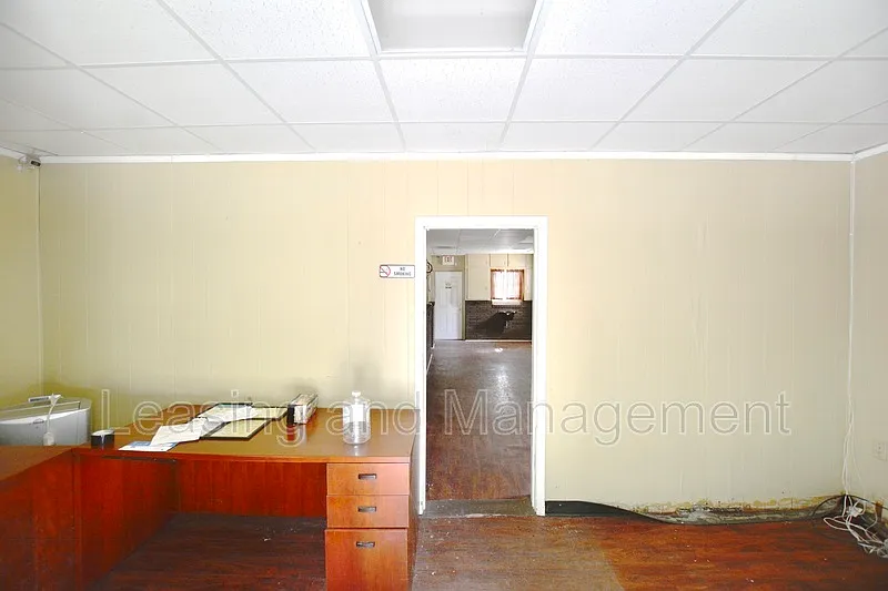 Building Photo - 839 W Richardson Ave