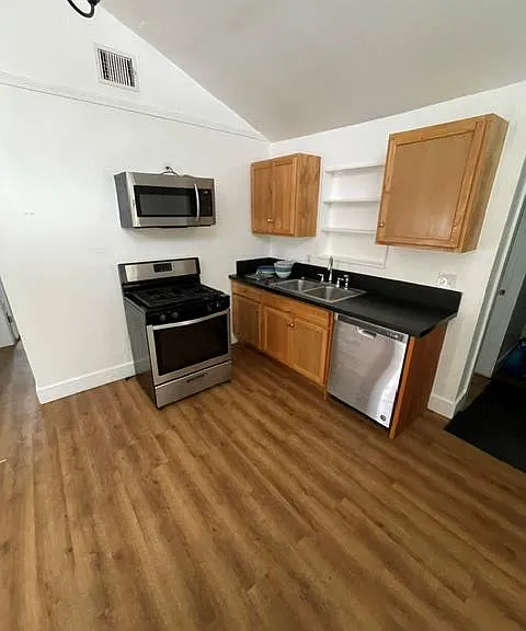 212 Comal St — Photo 7