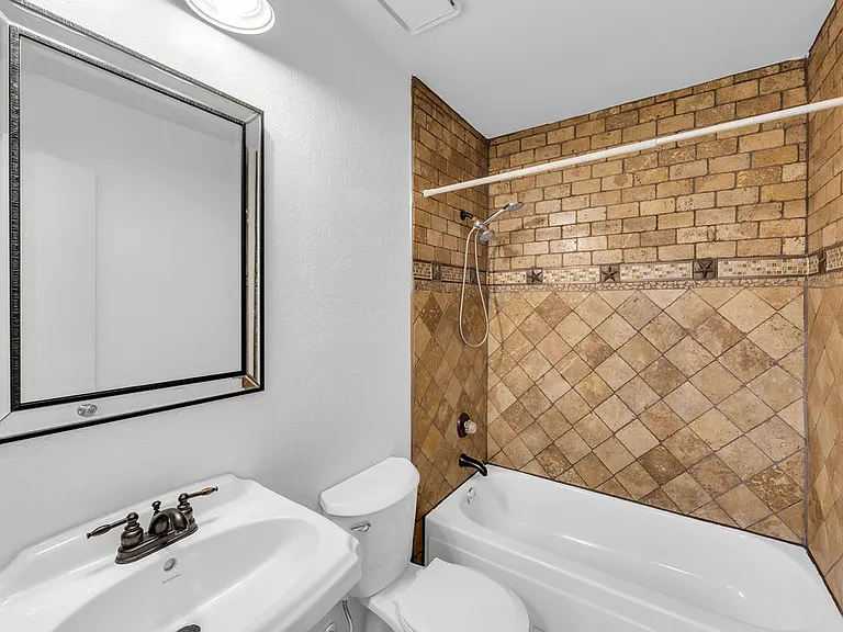 608 Rancho Dr — Photo 13