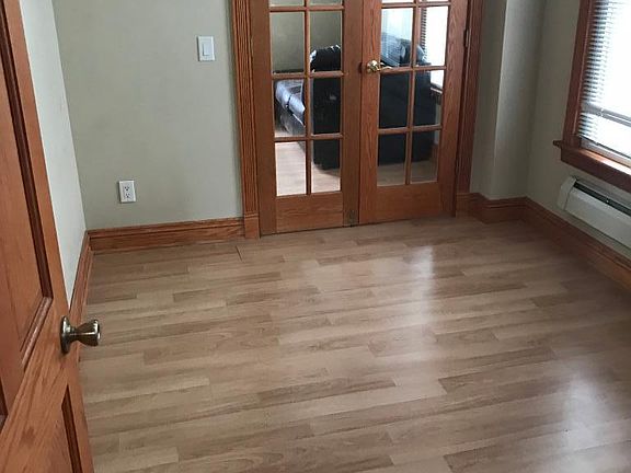 4th image of 908 13th Ave S #1