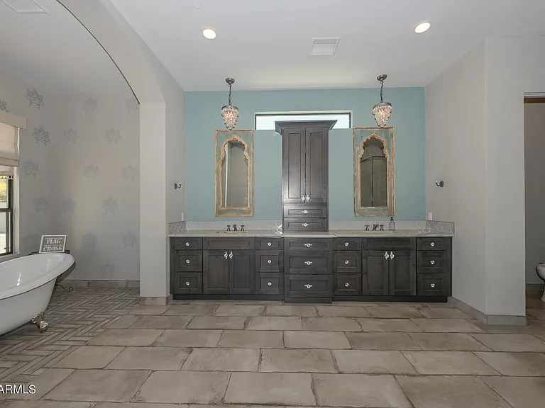 5861 E Cloud Rd — Photo 24