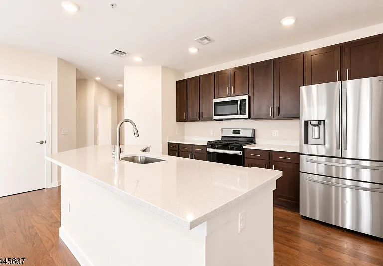 723 Lorhan Dr — Photo 16