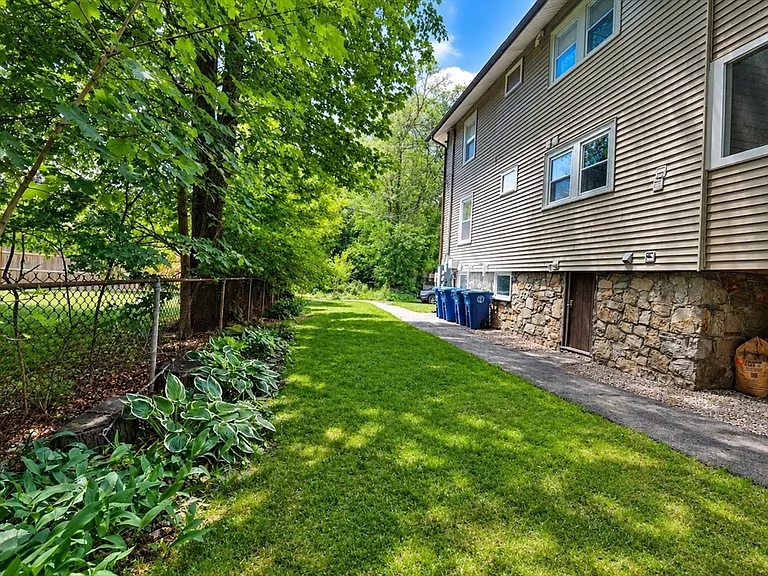 11 Sterling Park #1R — Photo 17