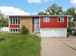 2052 Evergreen St NE, Cedar Rapids, IA 52402