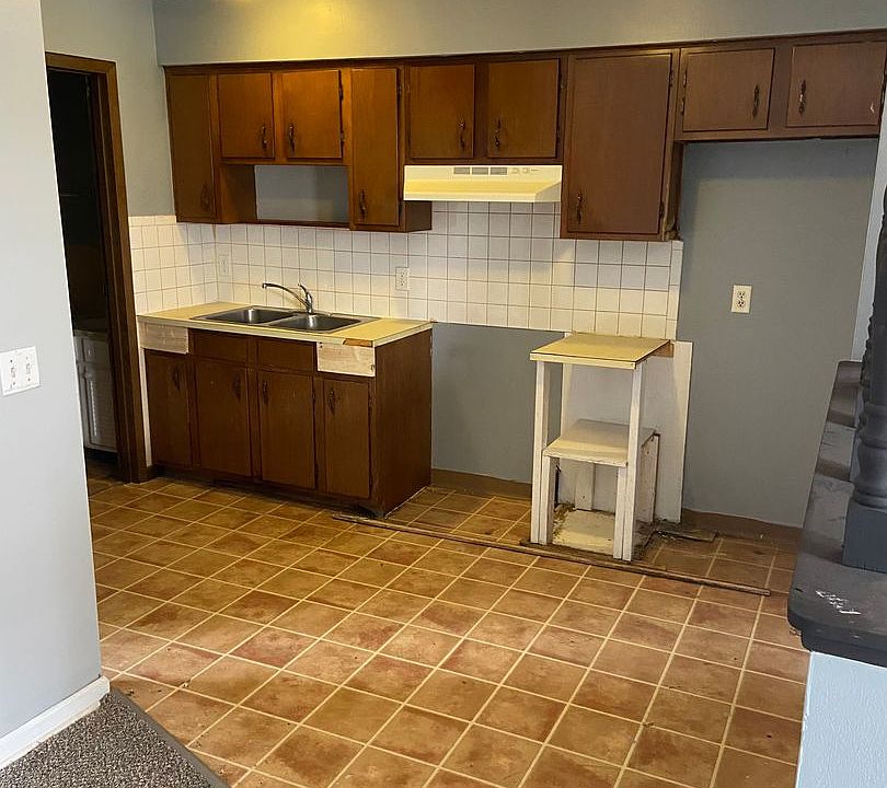 2nd image of 619-623 8th St NW #3