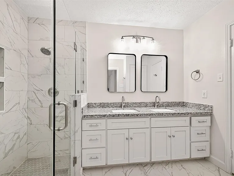 10602 Longmont Dr — Photo 25