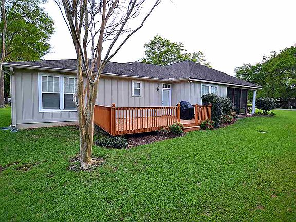 3rd image of 203 Greenway Dr