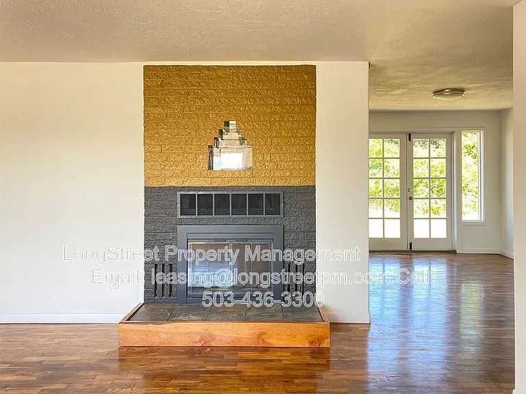 184 Gwinn St W — Photo 5