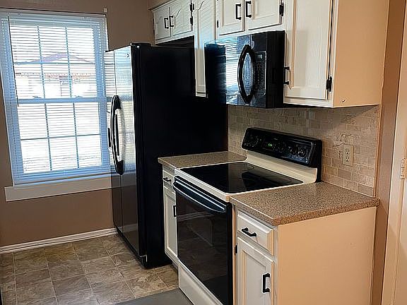3rd image of 7925 White Blvd