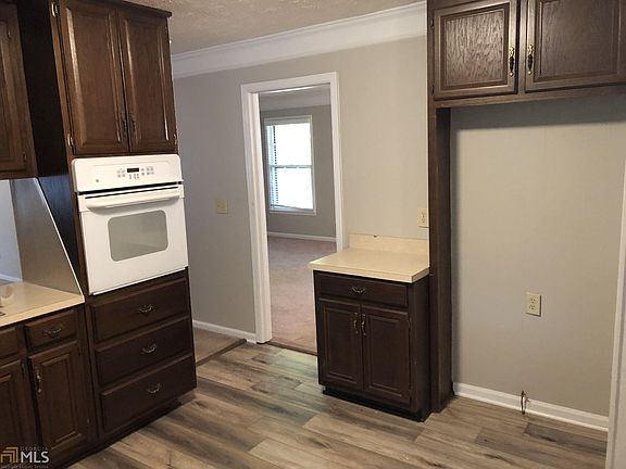 4th image of 1339 Davis St