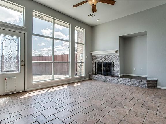 5th image of 7613 Glenoaks Dr