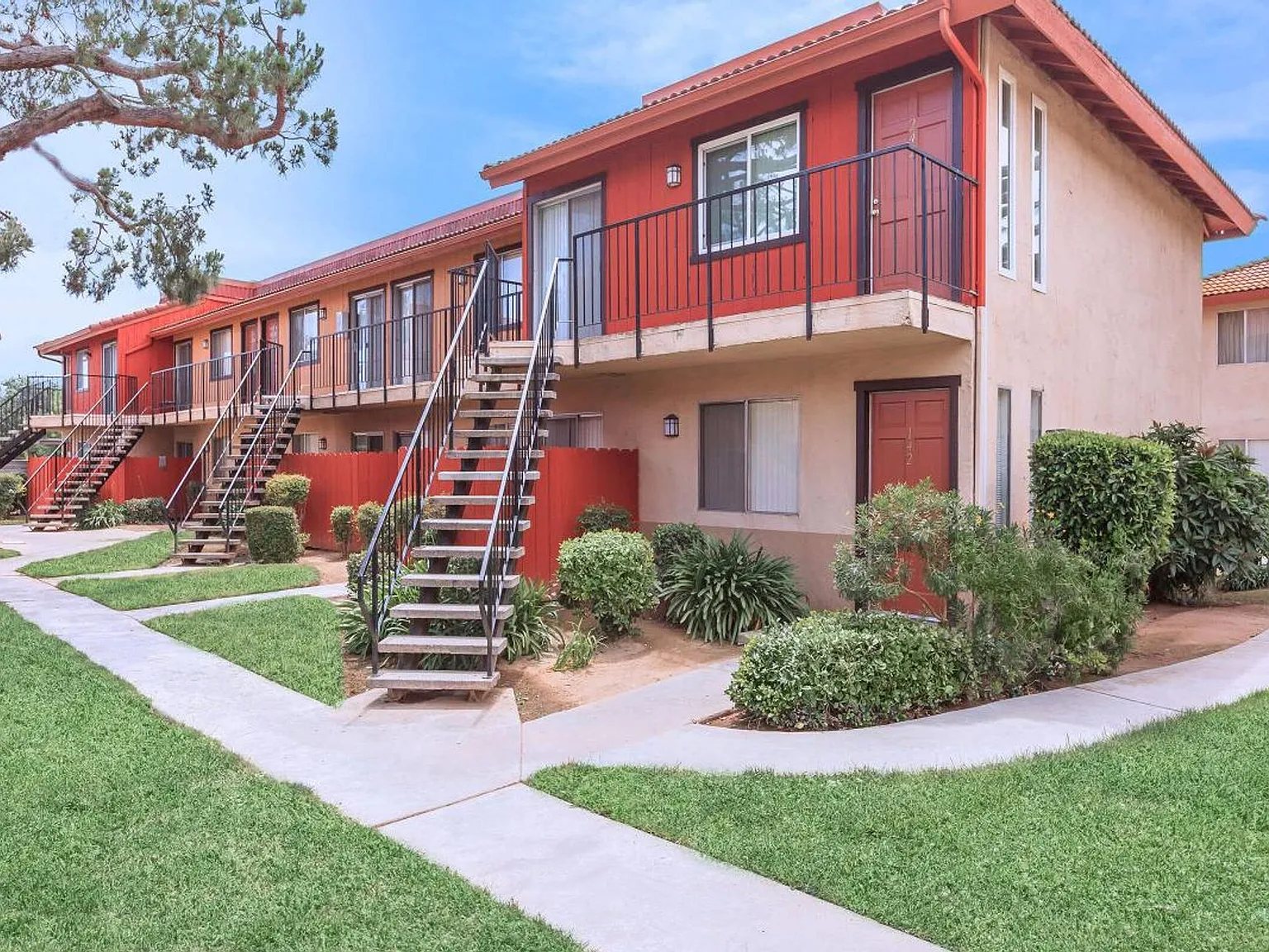 Sunburst Apartments — Photo 3