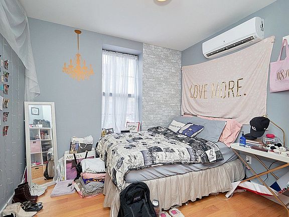 5th image of 554 Wilson Ave APT 2R